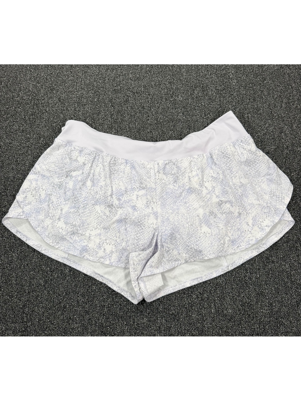 Avia Women's Athletic Shorts Size XXL Light Purple Snake Print